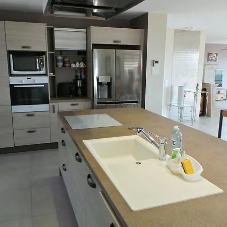 Maurin 3405 Villa